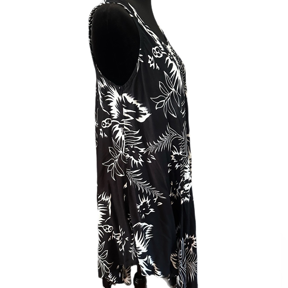 Beach Angels Black and White Floral Cover up Dress. Free Size. - Picture 2 of 13